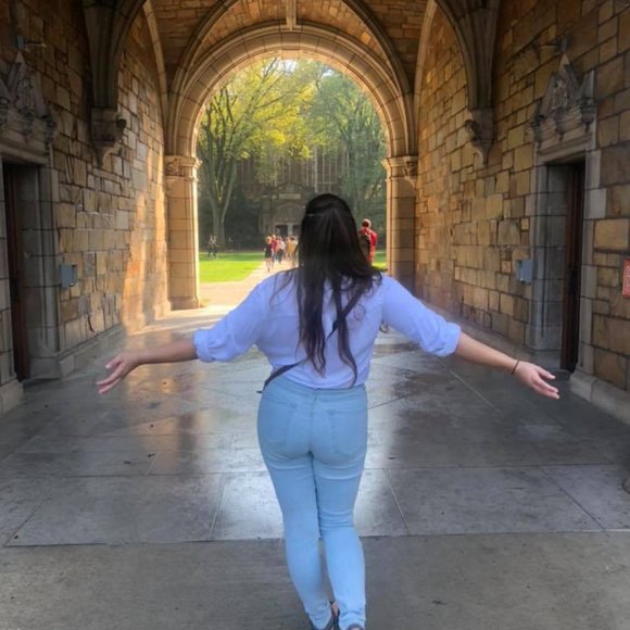 Meet your Posher, Zoe - Picture 3 of 8